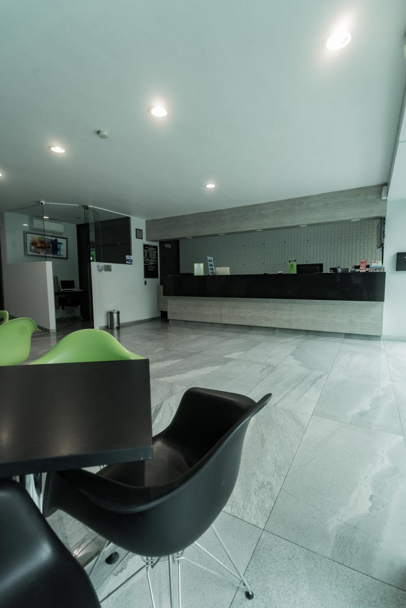 Hotel Lemon Green -Zona Expo Frente Al Centro De Convenciones غوادالاجارا المظهر الخارجي الصورة