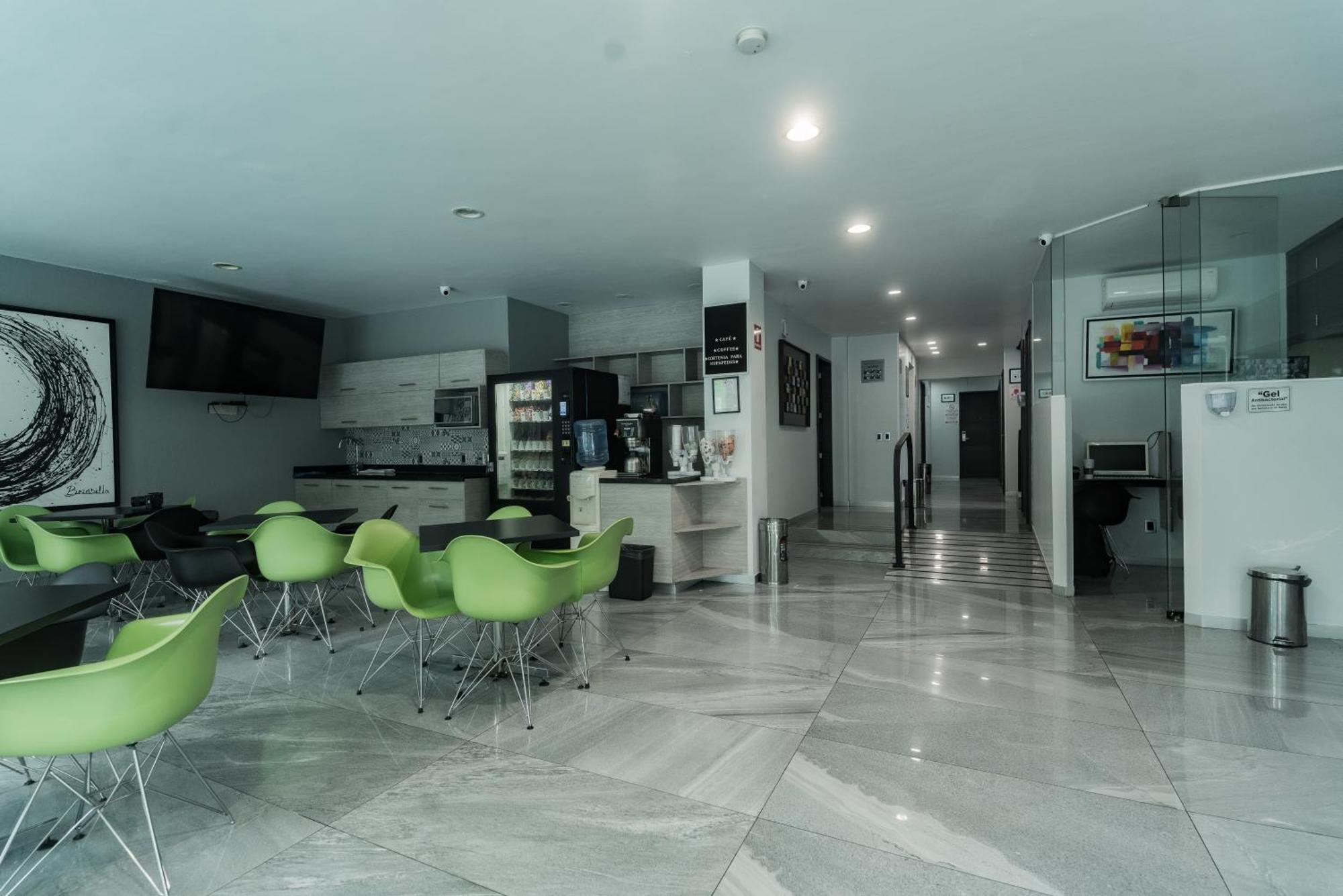 Hotel Lemon Green -Zona Expo Frente Al Centro De Convenciones غوادالاجارا المظهر الخارجي الصورة