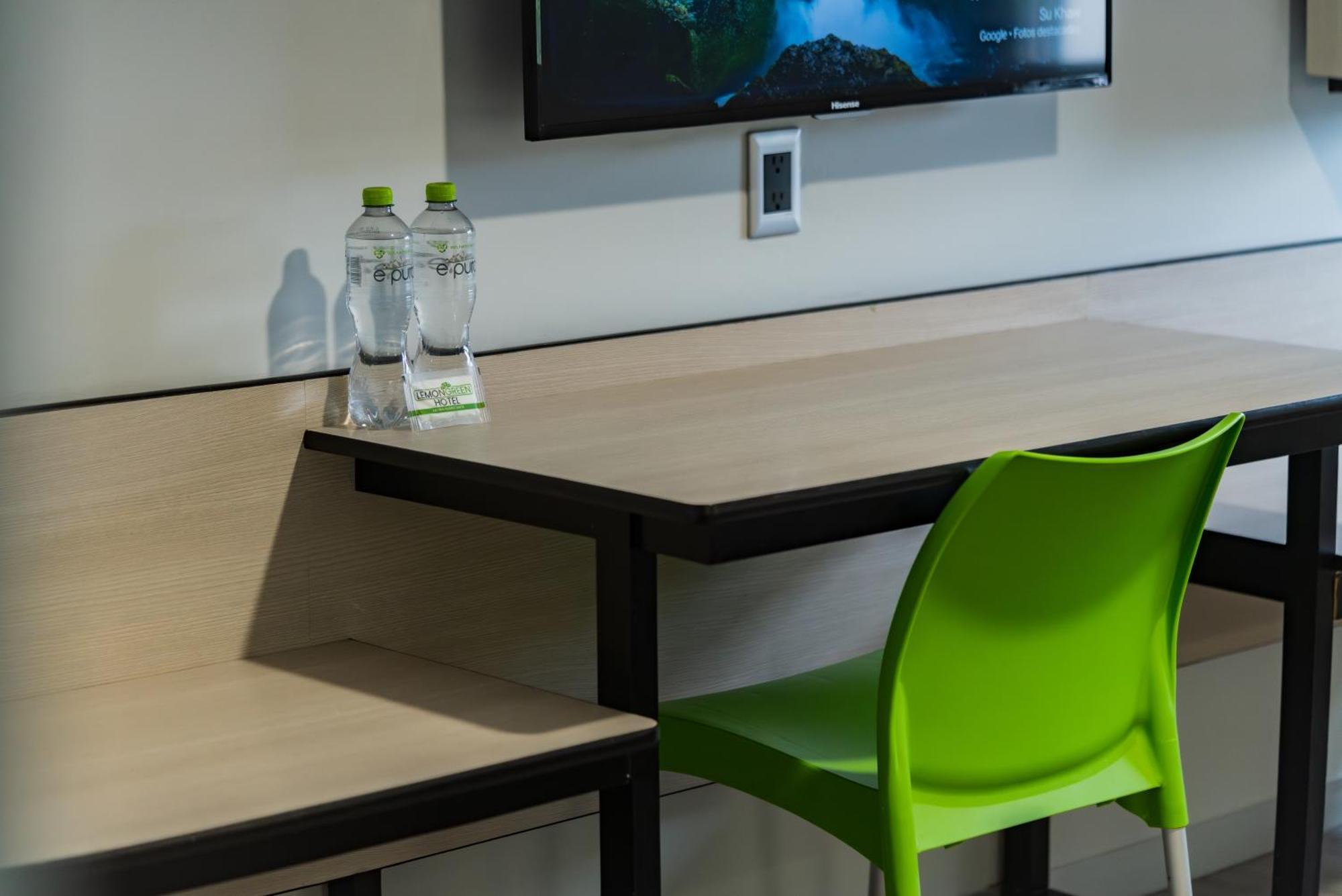 Hotel Lemon Green -Zona Expo Frente Al Centro De Convenciones غوادالاجارا المظهر الخارجي الصورة
