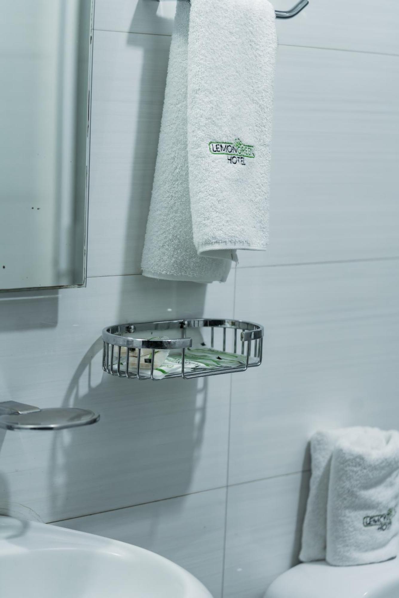 Hotel Lemon Green -Zona Expo Frente Al Centro De Convenciones غوادالاجارا المظهر الخارجي الصورة