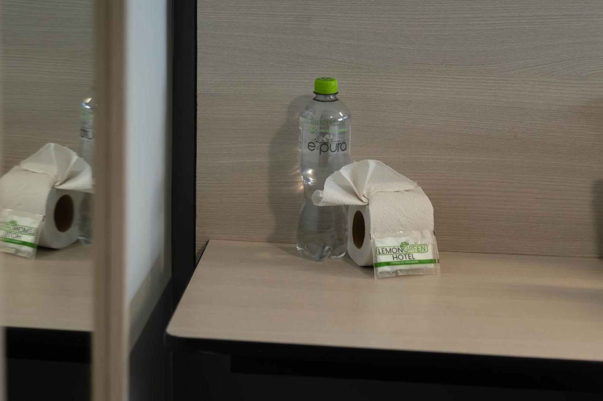 Hotel Lemon Green -Zona Expo Frente Al Centro De Convenciones غوادالاجارا المظهر الخارجي الصورة