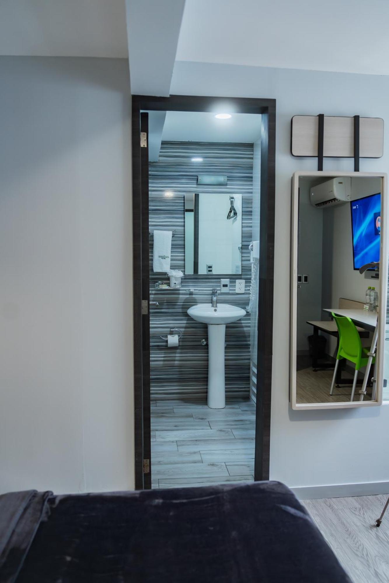 Hotel Lemon Green -Zona Expo Frente Al Centro De Convenciones غوادالاجارا المظهر الخارجي الصورة