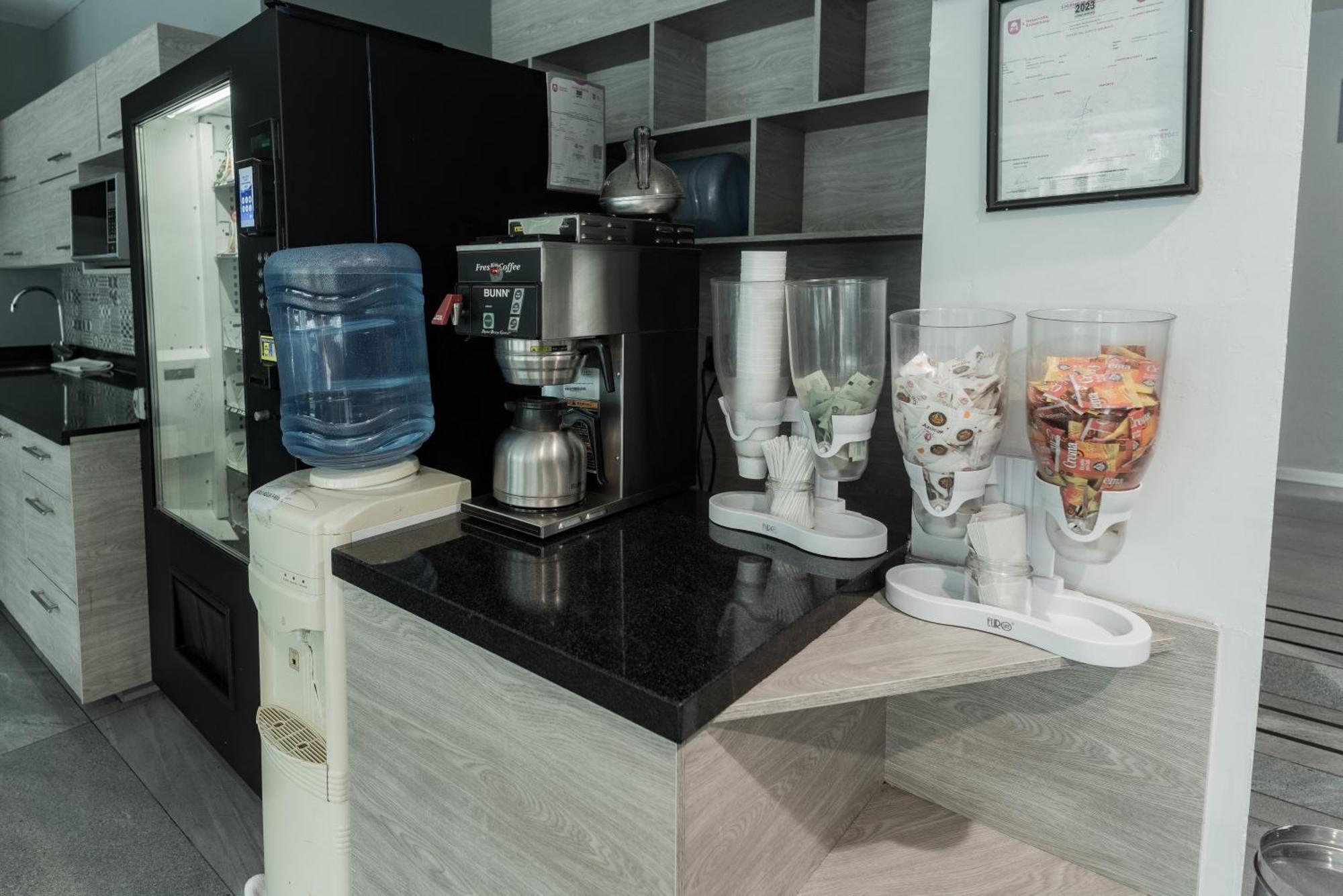 Hotel Lemon Green -Zona Expo Frente Al Centro De Convenciones غوادالاجارا المظهر الخارجي الصورة